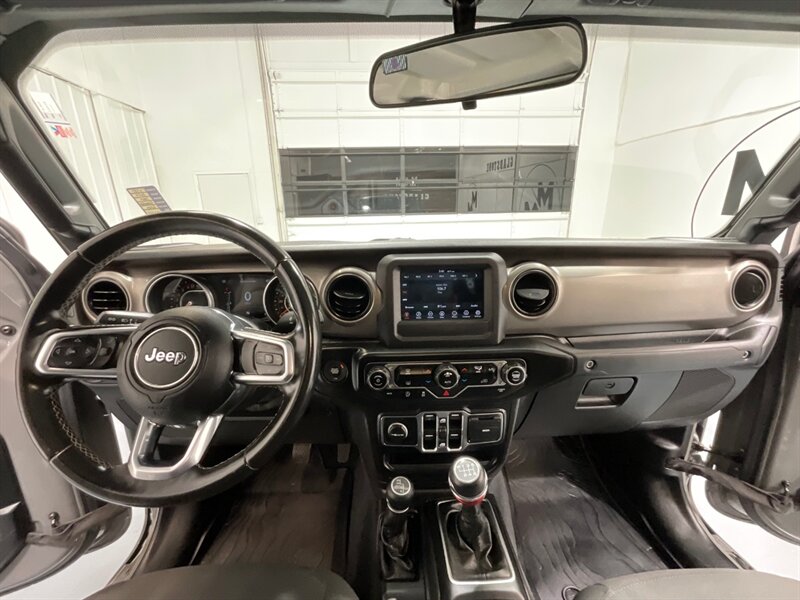 2020 Jeep Gladiator Sport Pickup 4X4 / 3.6L V6 / 6-SPEED MANUAL / HARD TOP / Alpine Premium Audio System/ ZERO RUST - Photo 15 - Gladstone, OR 97027