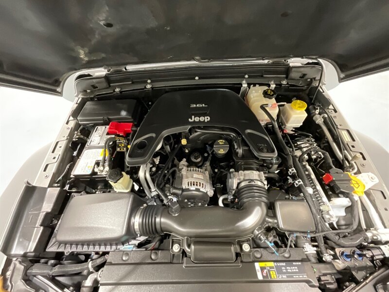 2020 Jeep Gladiator Sport 4X4 6-SPEED MANUAL NEW LIFT WHEELS TIRES  / HARD TOP / Alpine Premium Audio System/ ZERO RUST - Photo 47 - Gladstone, OR 97027