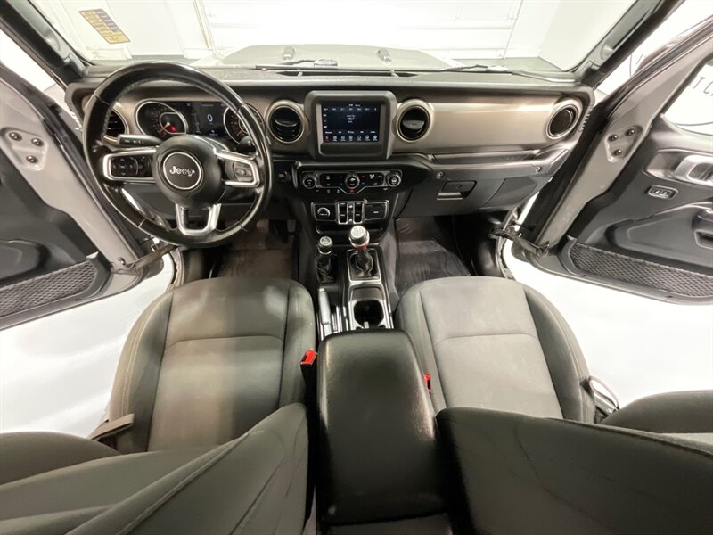 2020 Jeep Gladiator Sport Pickup 4X4 / 3.6L V6 / 6-SPEED MANUAL / HARD TOP / Alpine Premium Audio System/ ZERO RUST - Photo 36 - Gladstone, OR 97027