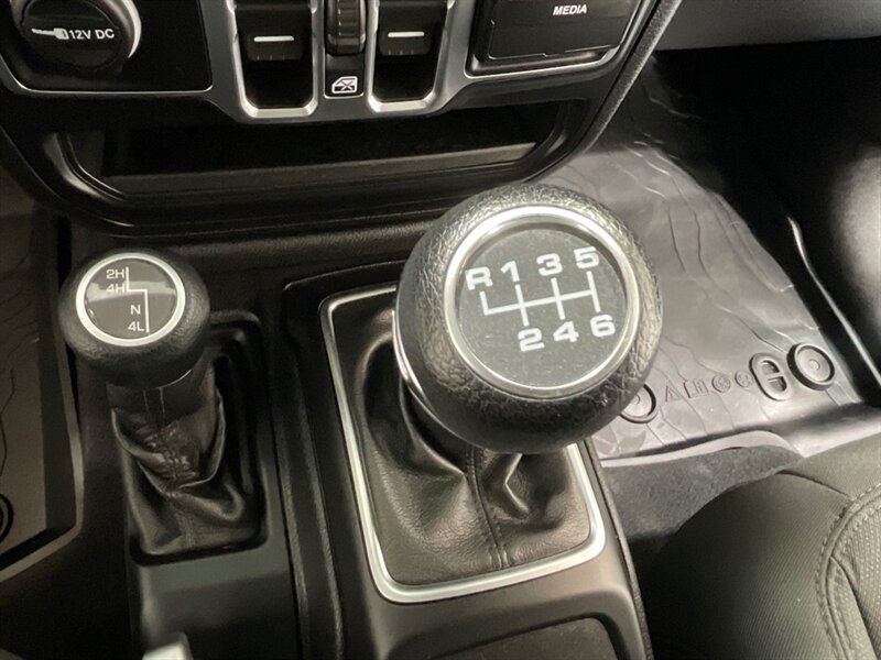 2020 Jeep Gladiator Sport 4X4 6-SPEED MANUAL NEW LIFT WHEELS TIRES  / HARD TOP / Alpine Premium Audio System/ ZERO RUST - Photo 16 - Gladstone, OR 97027