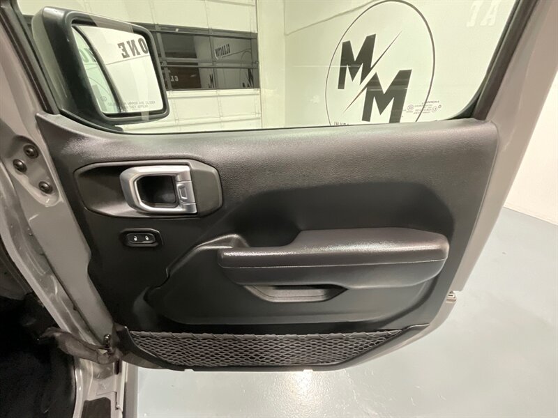 2020 Jeep Gladiator Sport Pickup 4X4 / 3.6L V6 / 6-SPEED MANUAL / HARD TOP / Alpine Premium Audio System/ ZERO RUST - Photo 34 - Gladstone, OR 97027