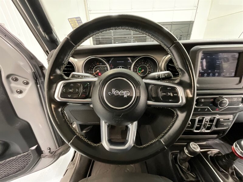 2020 Jeep Gladiator Sport Pickup 4X4 / 3.6L V6 / 6-SPEED MANUAL / HARD TOP / Alpine Premium Audio System/ ZERO RUST - Photo 20 - Gladstone, OR 97027