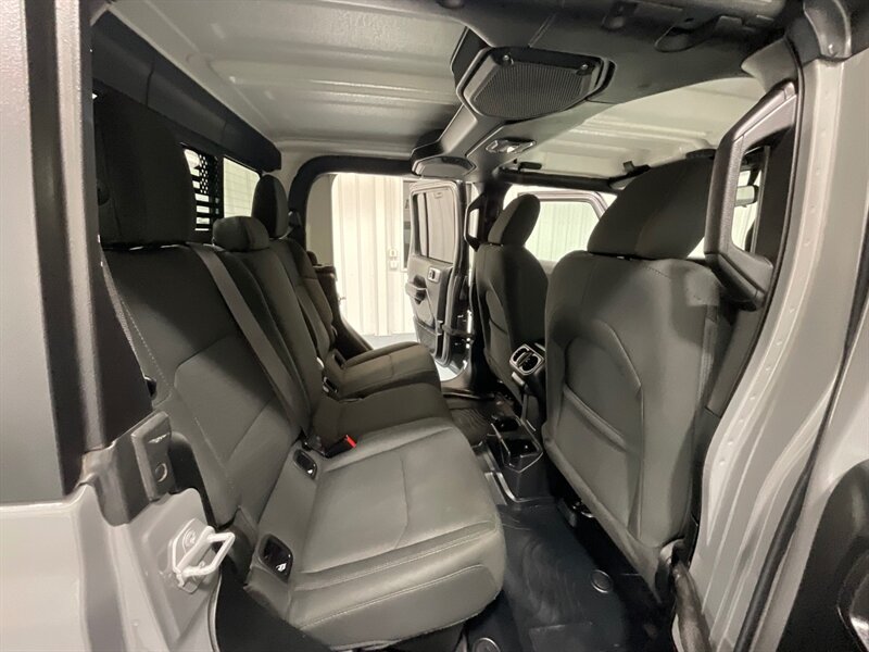 2020 Jeep Gladiator Sport Pickup 4X4 / 3.6L V6 / 6-SPEED MANUAL / HARD TOP / Alpine Premium Audio System/ ZERO RUST - Photo 13 - Gladstone, OR 97027