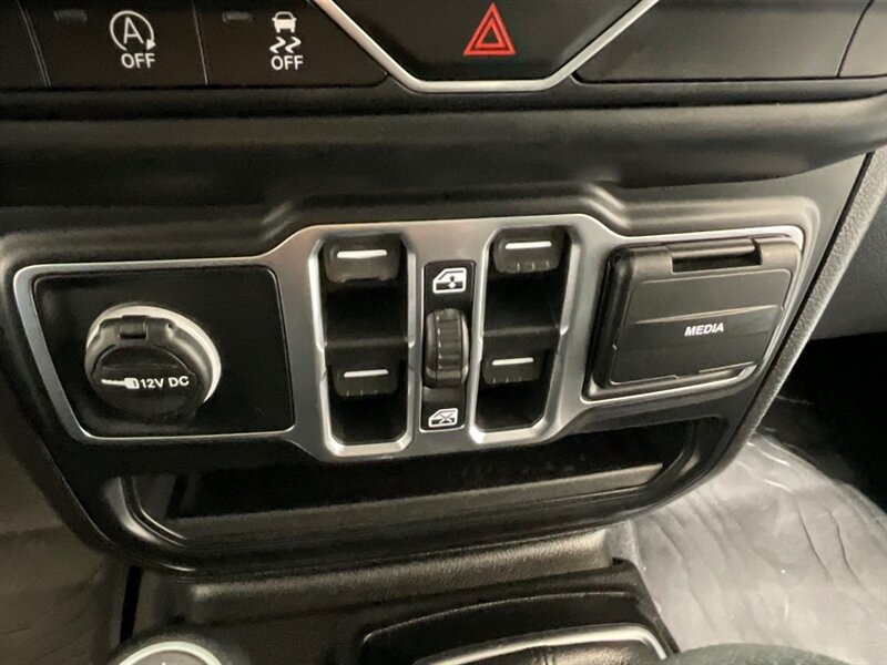 2020 Jeep Gladiator Sport 4X4 6-SPEED MANUAL NEW LIFT WHEELS TIRES  / HARD TOP / Alpine Premium Audio System/ ZERO RUST - Photo 19 - Gladstone, OR 97027