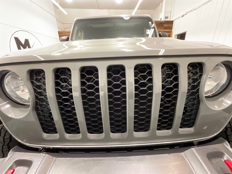 2020 Jeep Gladiator Sport Pickup 4X4 / 3.6L V6 / 6-SPEED MANUAL / HARD TOP / Alpine Premium Audio System/ ZERO RUST - Photo 30 - Gladstone, OR 97027