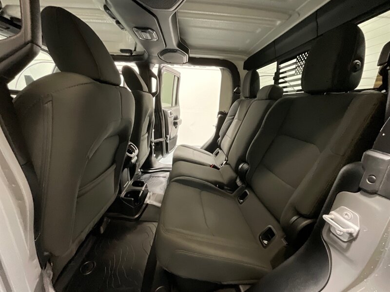 2020 Jeep Gladiator Sport 4X4 6-SPEED MANUAL NEW LIFT WHEELS TIRES  / HARD TOP / Alpine Premium Audio System/ ZERO RUST - Photo 12 - Gladstone, OR 97027