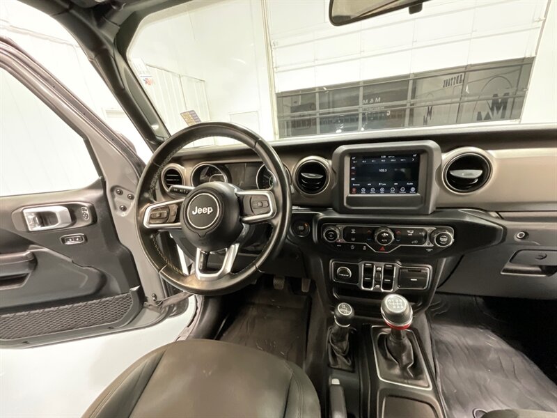 2020 Jeep Gladiator Sport 4X4 6-SPEED MANUAL NEW LIFT WHEELS TIRES  / HARD TOP / Alpine Premium Audio System/ ZERO RUST - Photo 15 - Gladstone, OR 97027