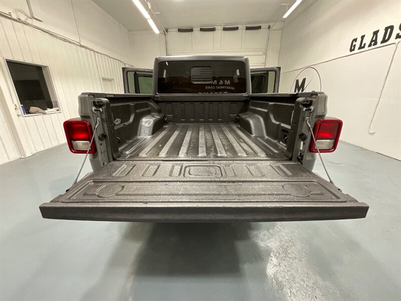 2020 Jeep Gladiator Sport 4X4 6-SPEED MANUAL NEW LIFT WHEELS TIRES  / HARD TOP / Alpine Premium Audio System/ ZERO RUST - Photo 10 - Gladstone, OR 97027