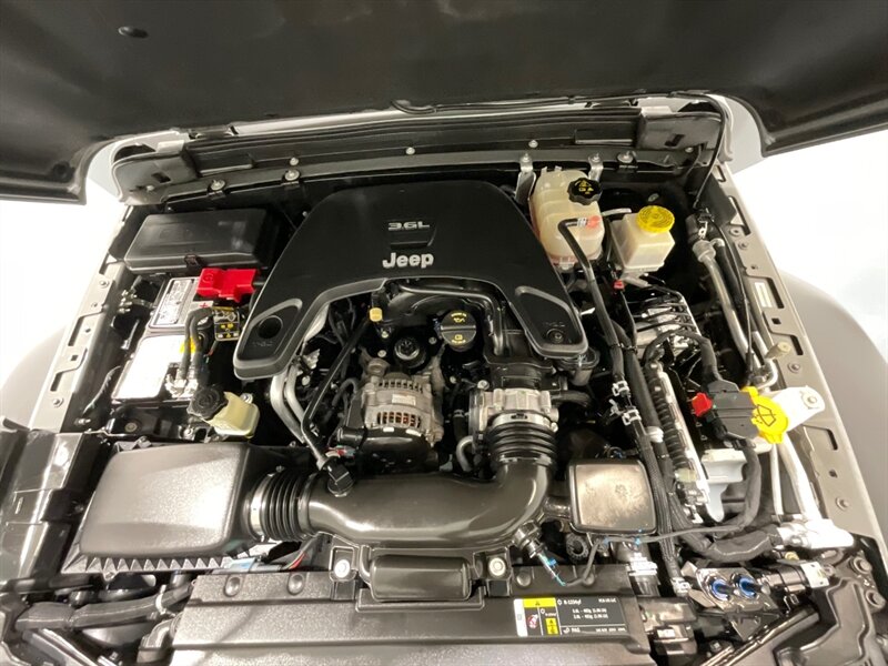 2020 Jeep Gladiator Sport Pickup 4X4 / 3.6L V6 / 6-SPEED MANUAL / HARD TOP / Alpine Premium Audio System/ ZERO RUST - Photo 48 - Gladstone, OR 97027