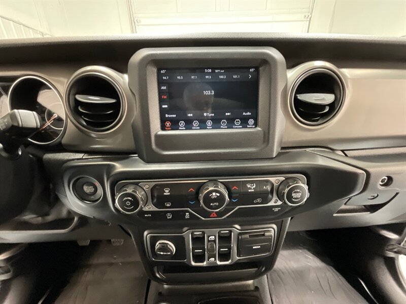 2020 Jeep Gladiator Sport 4X4 6-SPEED MANUAL NEW LIFT WHEELS TIRES  / HARD TOP / Alpine Premium Audio System/ ZERO RUST - Photo 18 - Gladstone, OR 97027