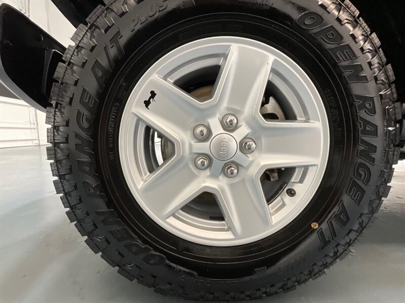 2020 Jeep Gladiator Sport Pickup 4X4 / 3.6L V6 / 6-SPEED MANUAL / HARD TOP / Alpine Premium Audio System/ ZERO RUST - Photo 45 - Gladstone, OR 97027