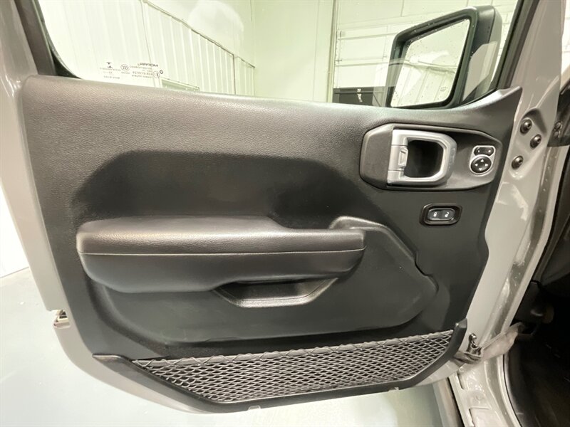 2020 Jeep Gladiator Sport 4X4 6-SPEED MANUAL NEW LIFT WHEELS TIRES  / HARD TOP / Alpine Premium Audio System/ ZERO RUST - Photo 34 - Gladstone, OR 97027