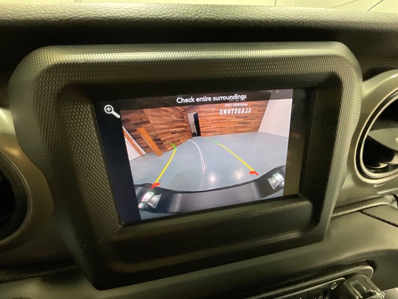 2020 Jeep Gladiator Sport Pickup 4X4 / 3.6L V6 / 6-SPEED MANUAL / HARD TOP / Alpine Premium Audio System/ ZERO RUST - Photo 18 - Gladstone, OR 97027