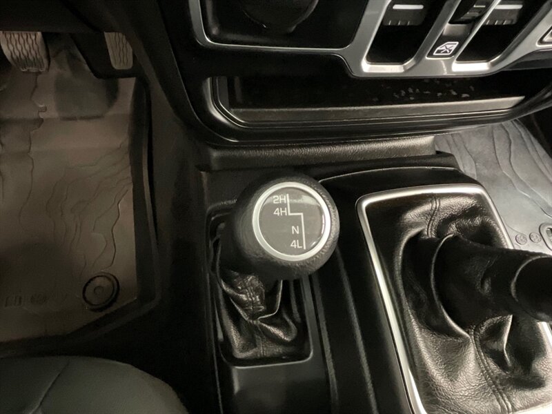 2020 Jeep Gladiator Sport Pickup 4X4 / 3.6L V6 / 6-SPEED MANUAL / HARD TOP / Alpine Premium Audio System/ ZERO RUST - Photo 44 - Gladstone, OR 97027