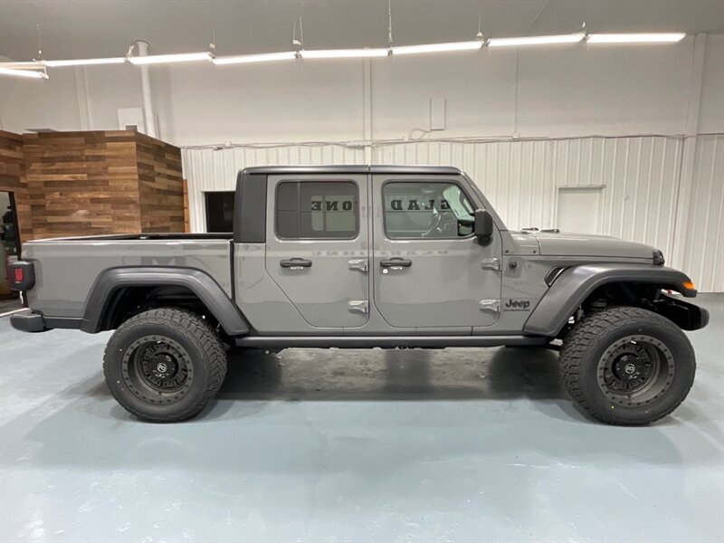 2020 Jeep Gladiator Sport 4X4 6-SPEED MANUAL NEW LIFT WHEELS TIRES  / HARD TOP / Alpine Premium Audio System/ ZERO RUST - Photo 4 - Gladstone, OR 97027