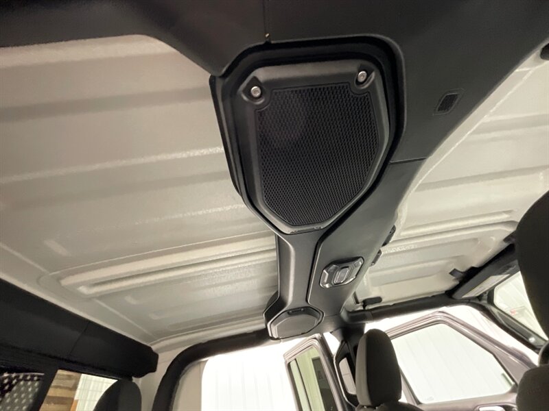 2020 Jeep Gladiator Sport 4X4 6-SPEED MANUAL NEW LIFT WHEELS TIRES  / HARD TOP / Alpine Premium Audio System/ ZERO RUST - Photo 40 - Gladstone, OR 97027