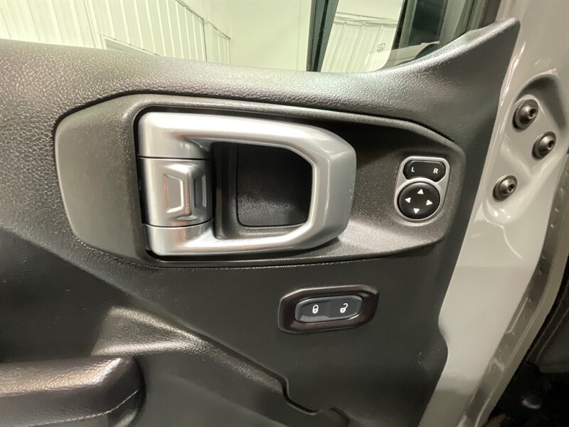 2020 Jeep Gladiator Sport Pickup 4X4 / 3.6L V6 / 6-SPEED MANUAL / HARD TOP / Alpine Premium Audio System/ ZERO RUST - Photo 35 - Gladstone, OR 97027