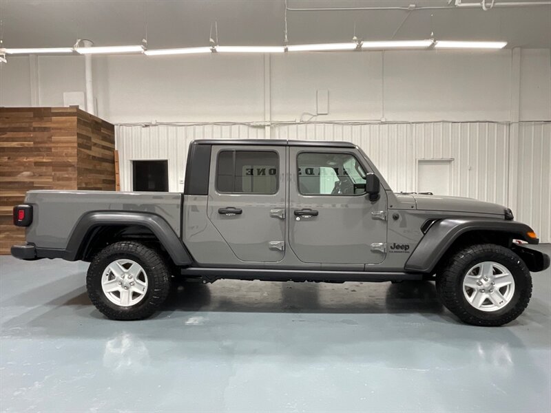 2020 Jeep Gladiator Sport Pickup 4X4 / 3.6L V6 / 6-SPEED MANUAL / HARD TOP / Alpine Premium Audio System/ ZERO RUST - Photo 4 - Gladstone, OR 97027