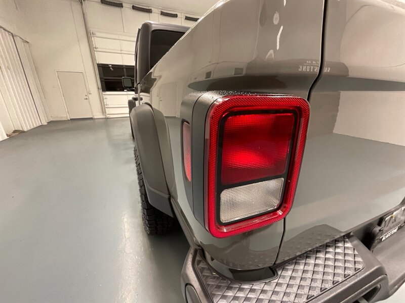 2020 Jeep Gladiator Sport Pickup 4X4 / 3.6L V6 / 6-SPEED MANUAL / HARD TOP / Alpine Premium Audio System/ ZERO RUST - Photo 28 - Gladstone, OR 97027