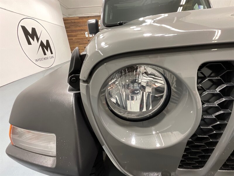 2020 Jeep Gladiator Sport Pickup 4X4 / 3.6L V6 / 6-SPEED MANUAL / HARD TOP / Alpine Premium Audio System/ ZERO RUST - Photo 27 - Gladstone, OR 97027