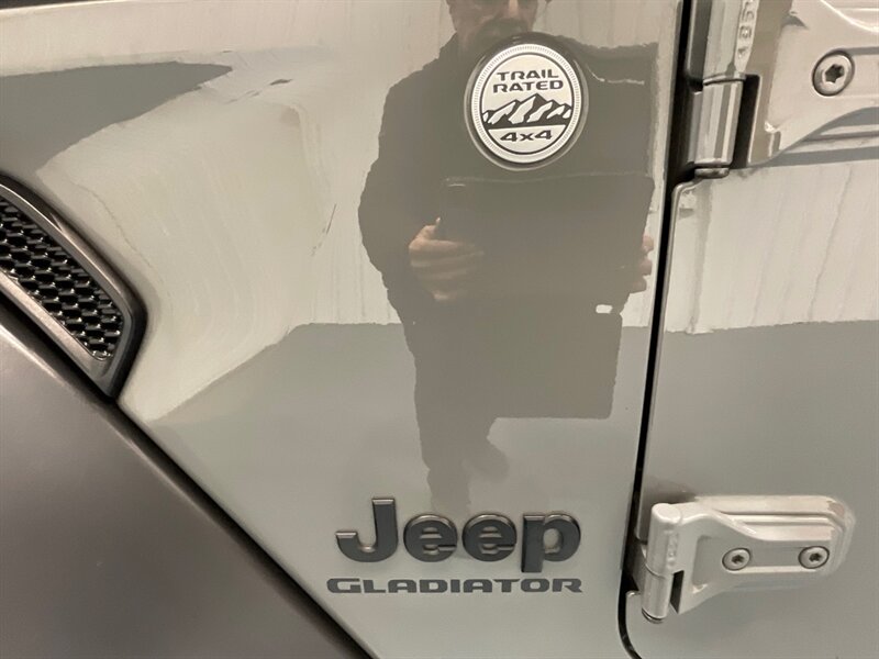 2020 Jeep Gladiator Sport Pickup 4X4 / 3.6L V6 / 6-SPEED MANUAL / HARD TOP / Alpine Premium Audio System/ ZERO RUST - Photo 31 - Gladstone, OR 97027