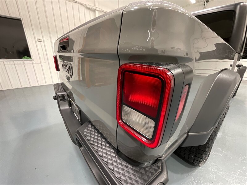 2020 Jeep Gladiator Sport Pickup 4X4 / 3.6L V6 / 6-SPEED MANUAL / HARD TOP / Alpine Premium Audio System/ ZERO RUST - Photo 29 - Gladstone, OR 97027