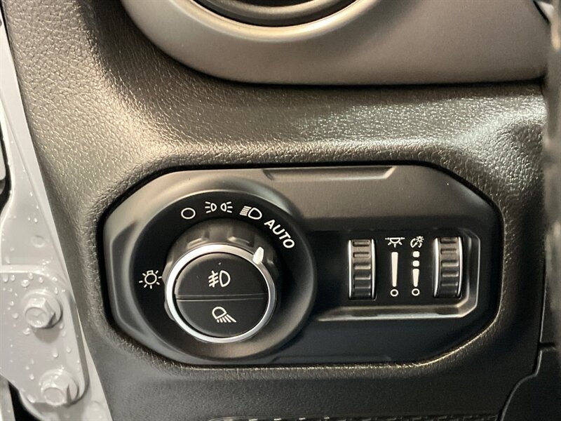 2020 Jeep Gladiator Sport 4X4 6-SPEED MANUAL NEW LIFT WHEELS TIRES  / HARD TOP / Alpine Premium Audio System/ ZERO RUST - Photo 39 - Gladstone, OR 97027