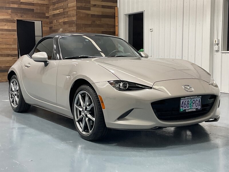 2022 Mazda MX-5 Miata Grand Touring 2dr Convertible / Auto/ 7K Miles / Leather Heated Seats / Navigation & Rear view Camera / 1-OWNER LOCAL - Photo 2 - Gladstone, OR 97027
