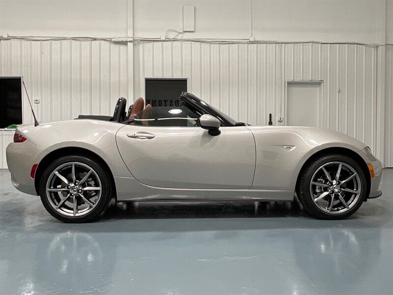 2022 Mazda MX-5 Miata Grand Touring 2dr Convertible / Auto/ 7K Miles / Leather Heated Seats / Navigation & Rear view Camera / 1-OWNER LOCAL - Photo 11 - Gladstone, OR 97027