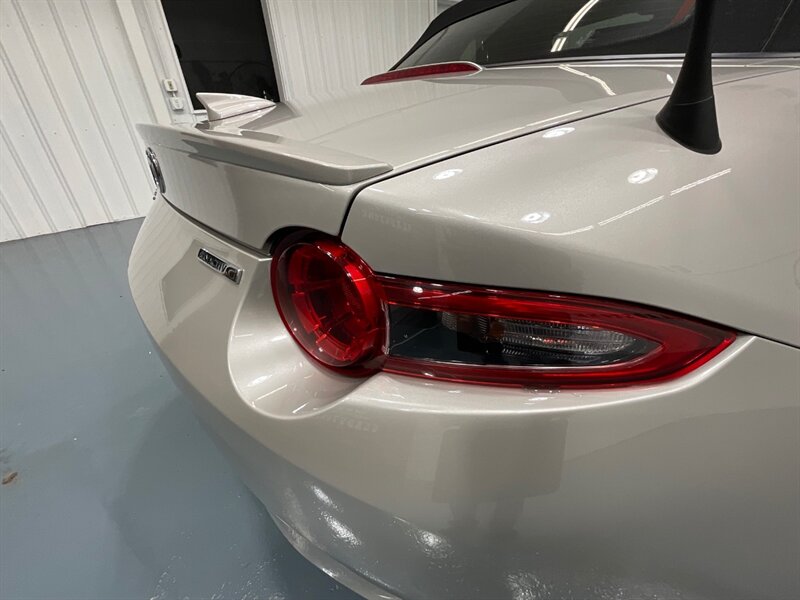 2022 Mazda MX-5 Miata Grand Touring 2dr Convertible / Auto/ 7K Miles / Leather Heated Seats / Navigation & Rear view Camera / 1-OWNER LOCAL - Photo 29 - Gladstone, OR 97027