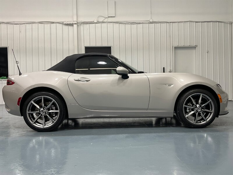2022 Mazda MX-5 Miata Grand Touring 2dr Convertible / Auto/ 7K Miles / Leather Heated Seats / Navigation & Rear view Camera / 1-OWNER LOCAL - Photo 4 - Gladstone, OR 97027