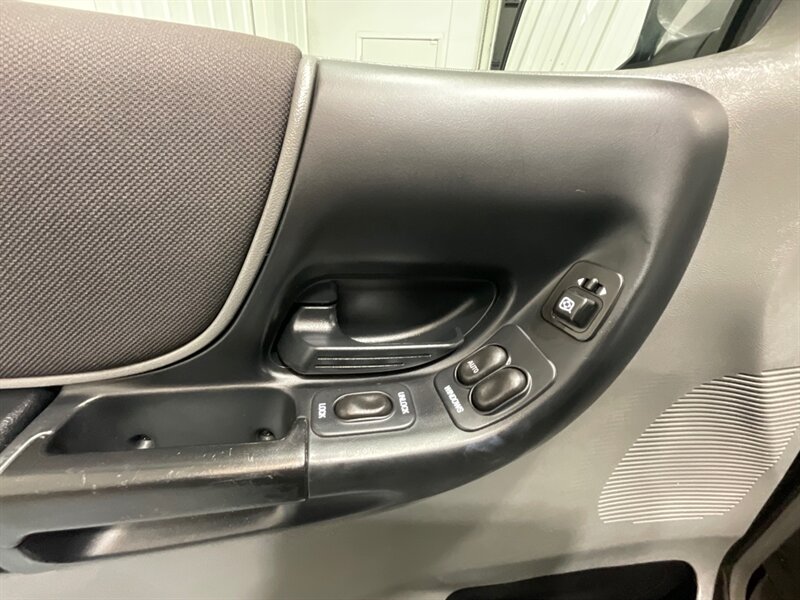 2006 Ford Ranger FX4 OFF RD 4X4 / 4.0L V6 / Leather / 55K MILES / LOCAL TRUCK w. ZERO RUST / FX4 OFF RD PKG - Photo 19 - Gladstone, OR 97027