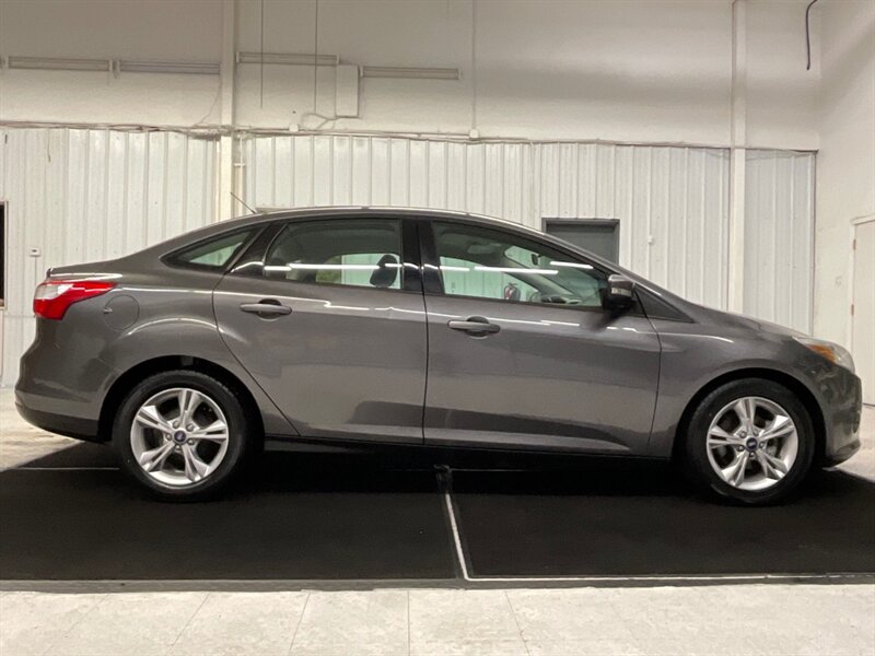 2013 Ford Focus SE Sedan / 4Cyl / Heated Seats / NEW TIRES  / Excel Cond - Photo 4 - Gladstone, OR 97027