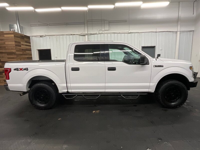 2015 Ford F-150 XLT Crew Cab 4X4 / 5.0L V8 / 1-OWNER / LIFTED  LIFTED w/ BRAND NEW 33 " COOPER TIRES & BLACK WHEELS / CUSTOM BUMPER w/ LIGHT BAR / LOCAL OREGON TRUCK / RUST FREE - Photo 4 - Gladstone, OR 97027