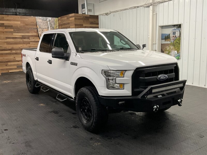 2015 Ford F-150 XLT Crew Cab 4X4 / 5.0L V8 / 1-OWNER / LIFTED  LIFTED w/ BRAND NEW 33 " COOPER TIRES & BLACK WHEELS / CUSTOM BUMPER w/ LIGHT BAR / LOCAL OREGON TRUCK / RUST FREE - Photo 2 - Gladstone, OR 97027