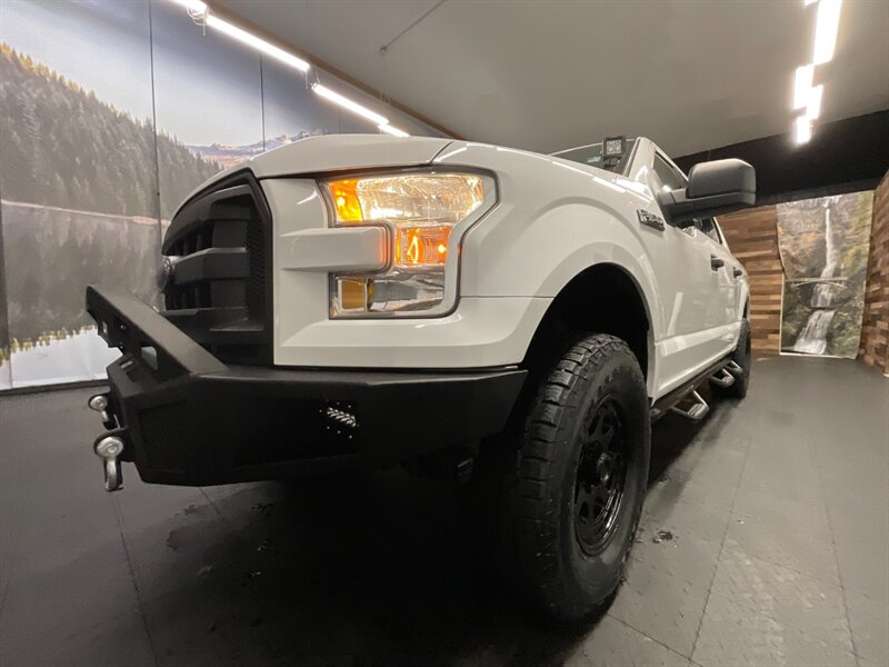 2015 Ford F-150 XLT Crew Cab 4X4 / 5.0L V8 / 1-OWNER / LIFTED  LIFTED w/ BRAND NEW 33 " COOPER TIRES & BLACK WHEELS / CUSTOM BUMPER w/ LIGHT BAR / LOCAL OREGON TRUCK / RUST FREE - Photo 9 - Gladstone, OR 97027