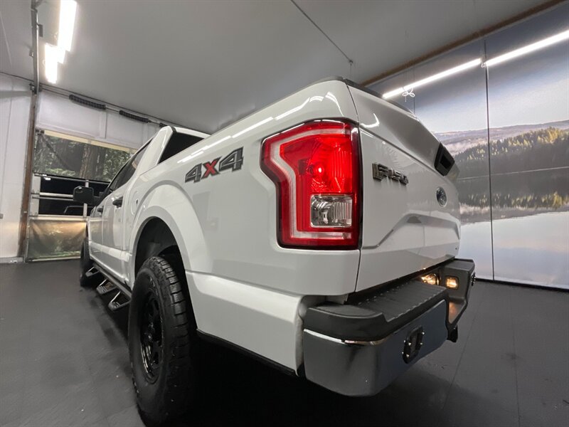 2015 Ford F-150 XLT Crew Cab 4X4 / 5.0L V8 / 1-OWNER / LIFTED  LIFTED w/ BRAND NEW 33 " COOPER TIRES & BLACK WHEELS / CUSTOM BUMPER w/ LIGHT BAR / LOCAL OREGON TRUCK / RUST FREE - Photo 11 - Gladstone, OR 97027