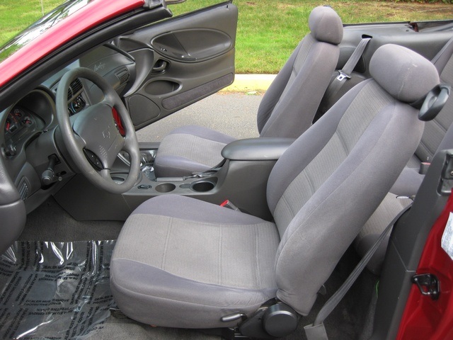 2003 Ford Mustang Deluxe CONVERTIBLE POWER TOP V6 / AUTOMATIC   - Photo 19 - Portland, OR 97217