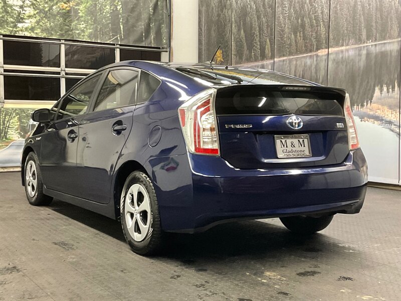 2014 Toyota Prius Three Hatchback / Hybrid / Navigation & Camera  / LOCAL OREGON CAR / GREAT SHAPE!! - Photo 39 - Gladstone, OR 97027