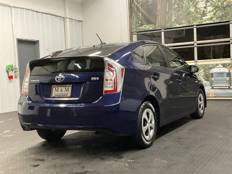 2014 Toyota Prius Three Hatchback / Hybrid / Navigation & Camera  / LOCAL OREGON CAR / GREAT SHAPE!! - Photo 40 - Gladstone, OR 97027