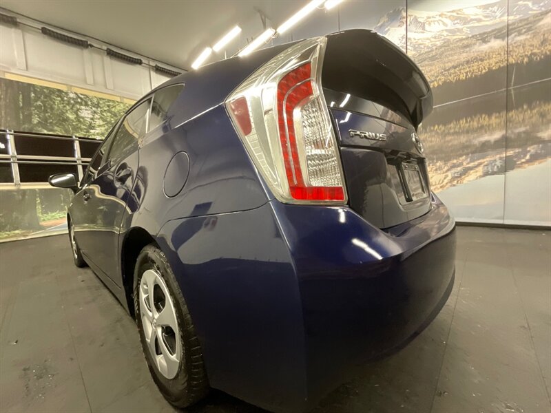 2014 Toyota Prius Three Hatchback / Hybrid / Navigation & Camera  / LOCAL OREGON CAR / GREAT SHAPE!! - Photo 7 - Gladstone, OR 97027