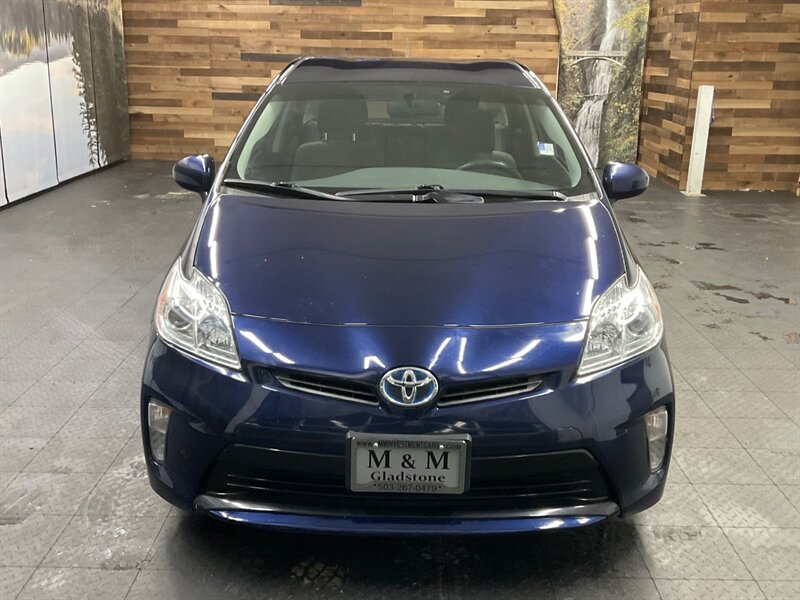 2014 Toyota Prius Three Hatchback / Hybrid / Navigation & Camera  / LOCAL OREGON CAR / GREAT SHAPE!! - Photo 5 - Gladstone, OR 97027