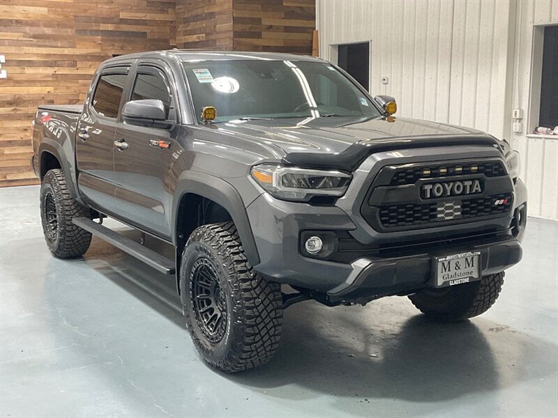 2022 Toyota Tacoma TRD Premium Off-Road 4X4/LIFTED NEW WHEELS & TIRES  / Advanced Technology Package/ Sunroof / CRAWL CONTROL / ZERO RUST - Photo 2 - Gladstone, OR 97027