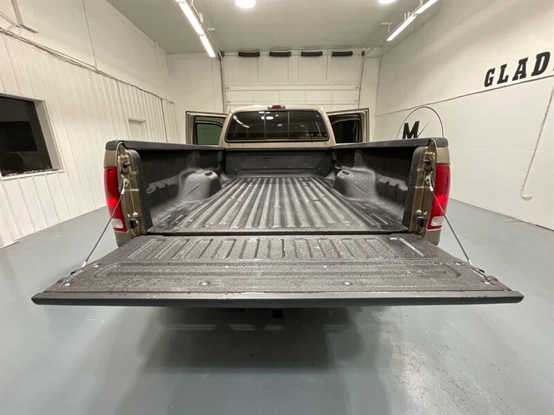 2002 Ford F-350 Lariat Crew Cab 4X4/ 7.3L DIESEL /DUALLY/68K MILES  /ZERO RUST / LEATHER W. HEATED SEATS / LONG BED / 1-TON DUALLY/1-OWNER - Photo 30 - Gladstone, OR 97027