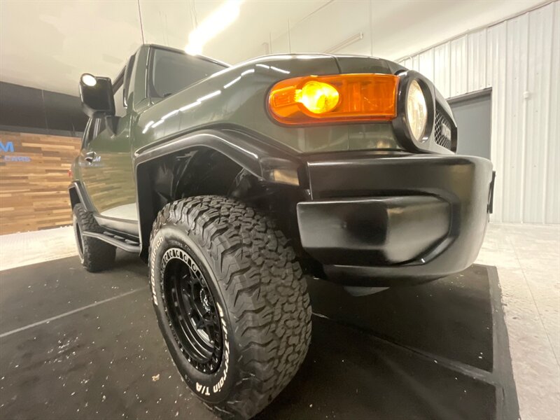 2011 Toyota FJ Cruiser 4X4 / 6-SPEED / LIFTED / 1-OWNER / 99K MILES  / LIFTED w. NEW WHEELS & TIRES / Backup Cam / DIFF LOCKS / SHARP SHARP!! - Photo 10 - Gladstone, OR 97027