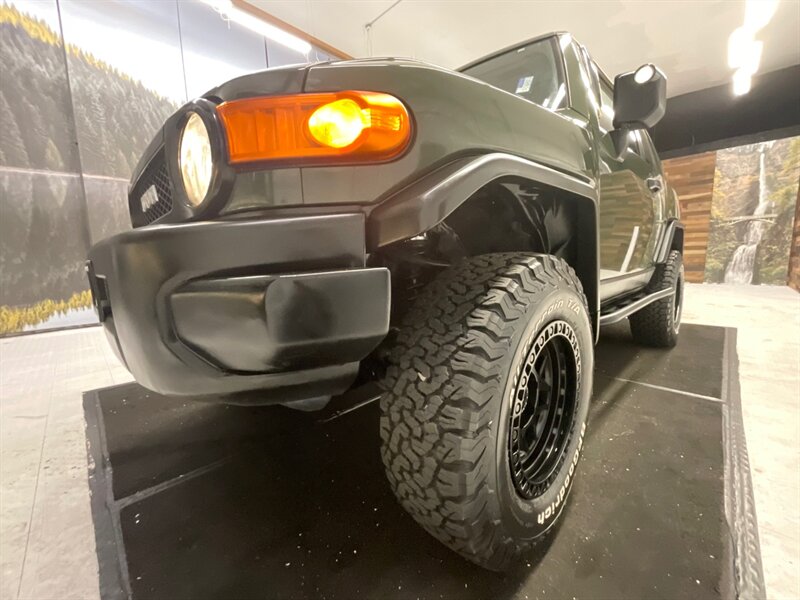 2011 Toyota FJ Cruiser 4X4 / 6-SPEED / LIFTED / 1-OWNER / 99K MILES  / LIFTED w. NEW WHEELS & TIRES / Backup Cam / DIFF LOCKS / SHARP SHARP!! - Photo 9 - Gladstone, OR 97027