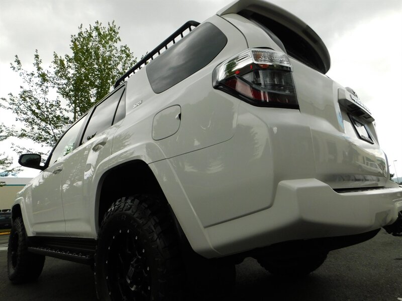 2018 Toyota 4Runner SR5 Premium 4X4 / HEATED LEATHER / 3RD SEAT / LIFT   - Photo 33 - Portland, OR 97217