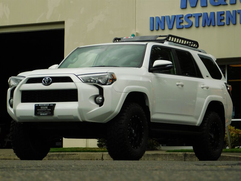 2018 Toyota 4Runner SR5 Premium 4X4 / HEATED LEATHER / 3RD SEAT / LIFT   - Photo 1 - Portland, OR 97217