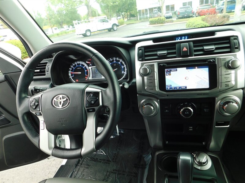 2018 Toyota 4Runner SR5 Premium 4X4 / HEATED LEATHER / 3RD SEAT / LIFT   - Photo 19 - Portland, OR 97217