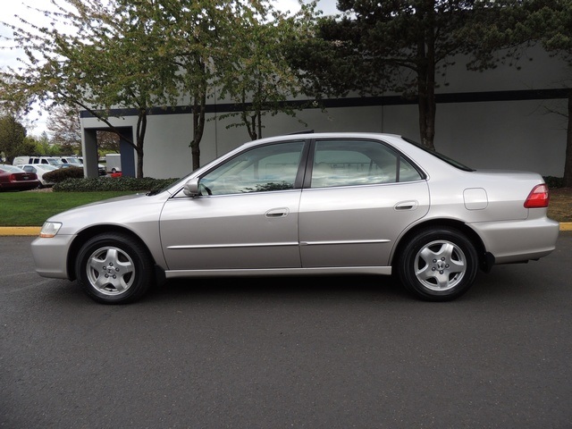 1998 Honda Accord EX / V6 / Automatic / Leather / MoonRoof / 1-Owner